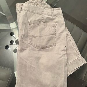 J.Jill Stretch cargo women’s shorts- Great for Spring!